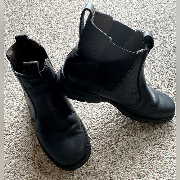 Clarks Other - GUC Clark’s Leather High Top Slip On Boots - Men’s Shoe Size 9 - Black w/ Heel